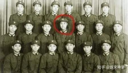 她一直做着《女人梦》，经历了五个男人，是第一个吃螃蟹的变性人