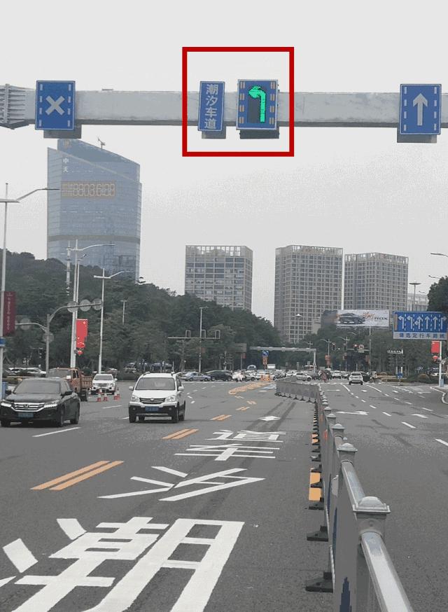 这个标志不认识，借两本驾照也不够扣分的，新手司机不用看