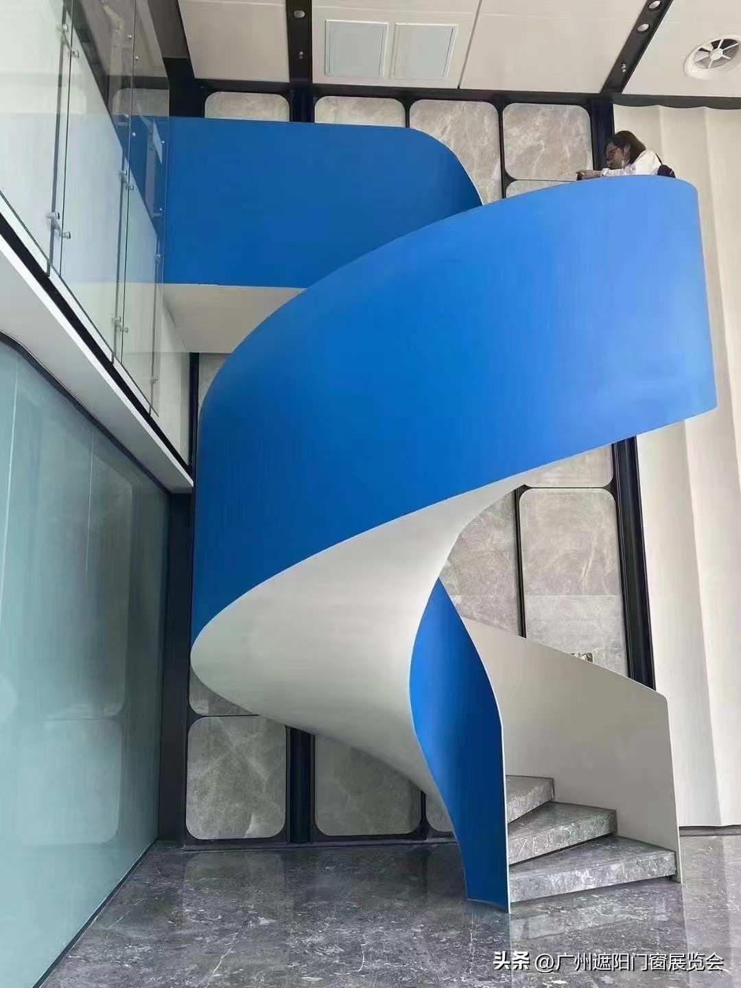 信达旋转楼梯,信达楼梯