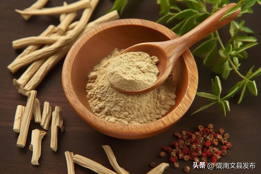 中医认为脱发是肝出问题了,肝肾不足是脱发的重要原因