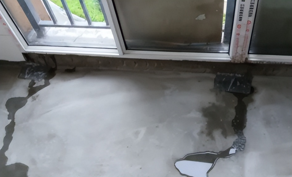 阳台铝合金窗户漏水怎么回事视频,阳台窗户漏水怎么办