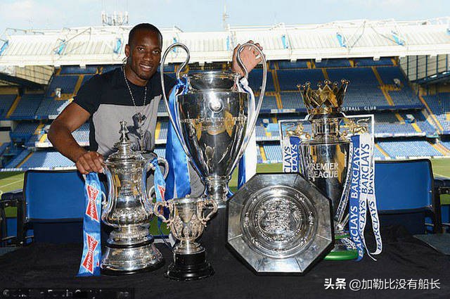 穆里尼奥与纽卡斯尔联签约,穆里尼奥接手蓝军第一战