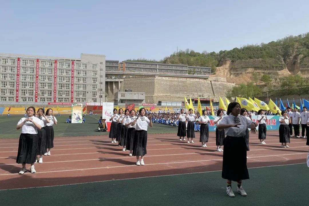 炽烈争锋看我四中宝塔高级中学第三十九届春季田径运动会开幕式