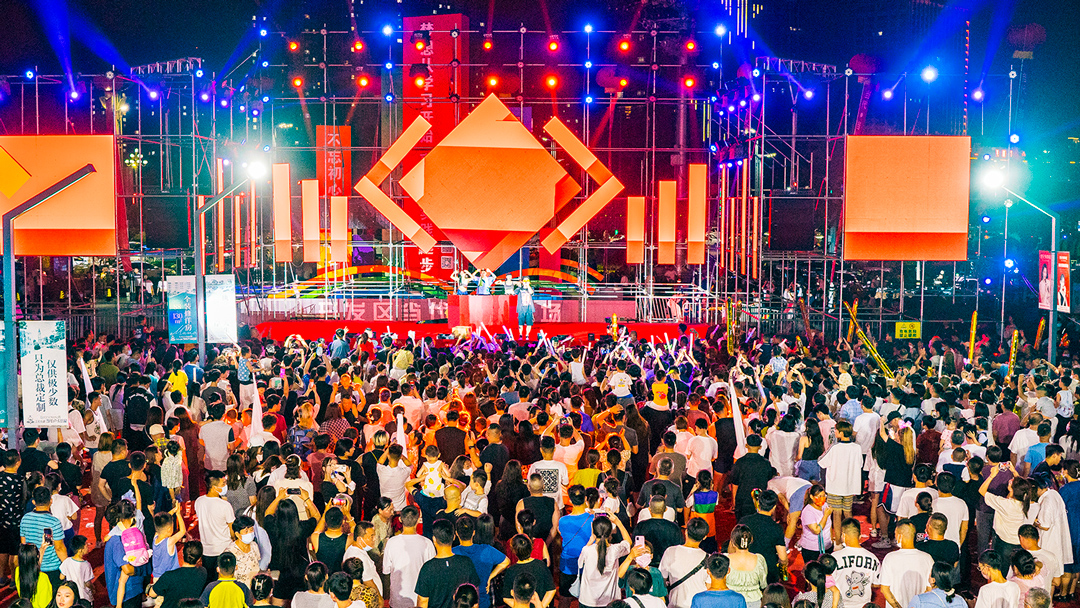 激活疫后经济复苏，这条集装箱商业街一开街就鲨疯了