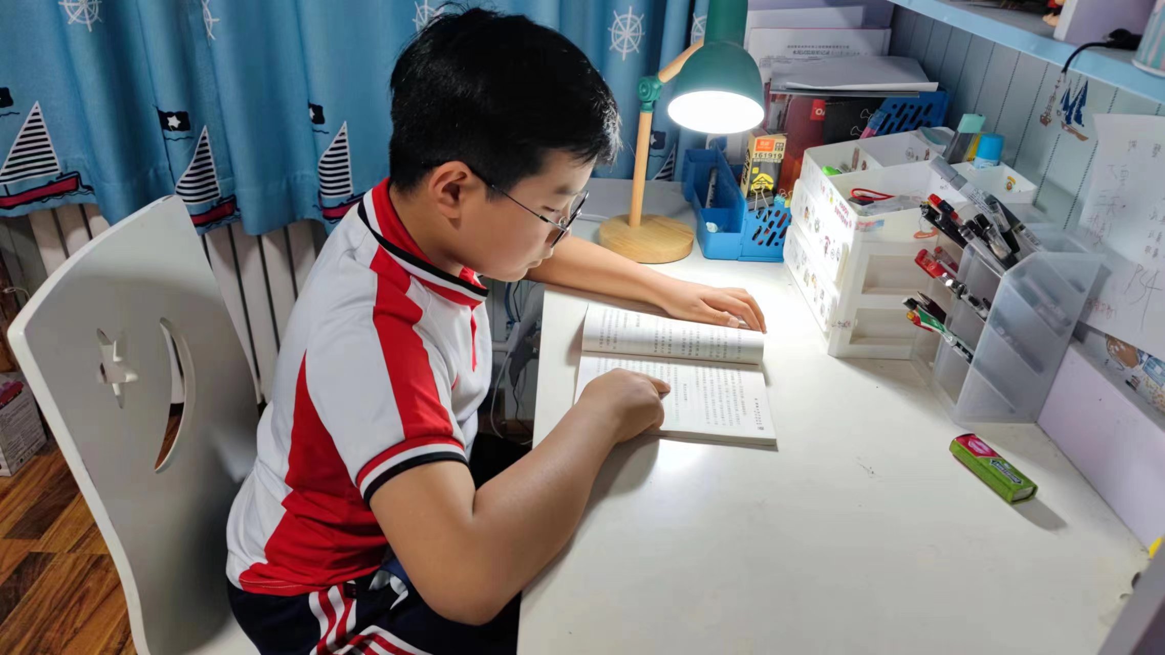 以书为媒一堂延续30年的青少年爱国主义“必修课”