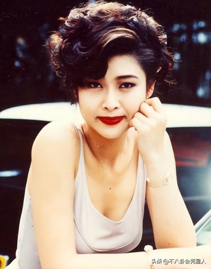 15位亚姐一夜成名，风光背后，有人下海有人跳楼，还有人被逼陪客