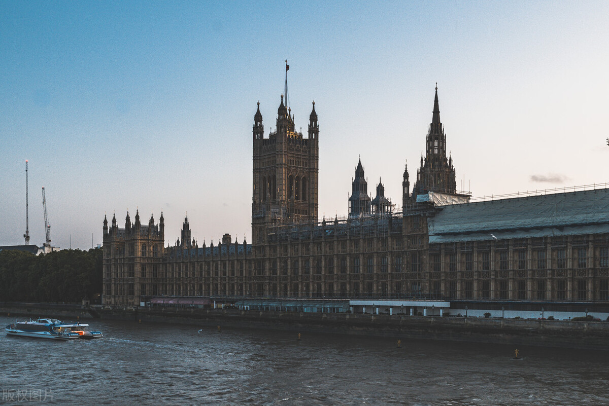 英国试点每周4天工作制,法国实行4天工作制一天工作4小时