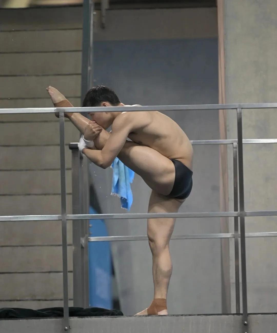 陈艾森双人默契跳水,陈艾森跳水队腹肌