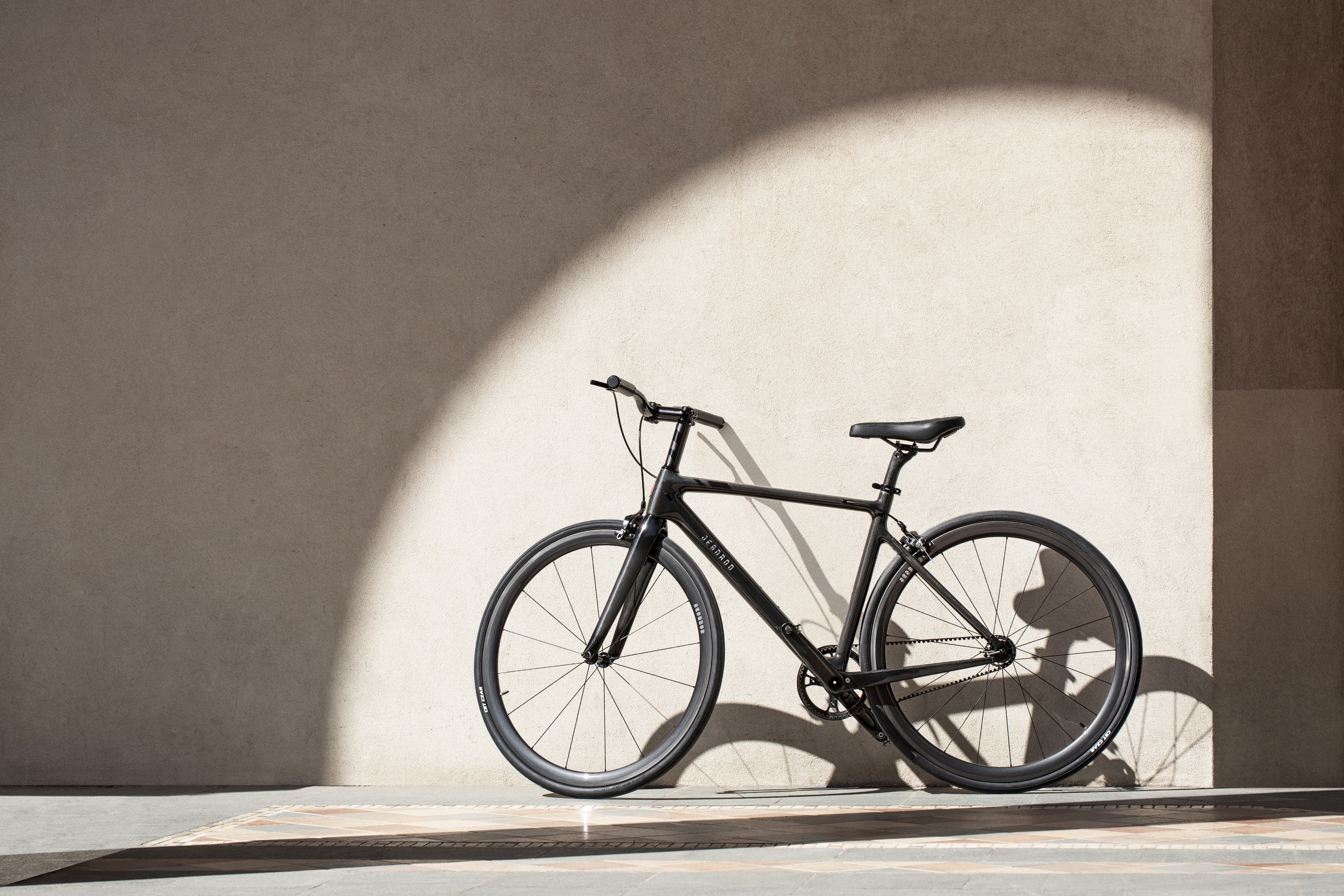 全身碳纤维结构的布加迪威龙,布加迪威龙碳纤维车身和陶瓷车身