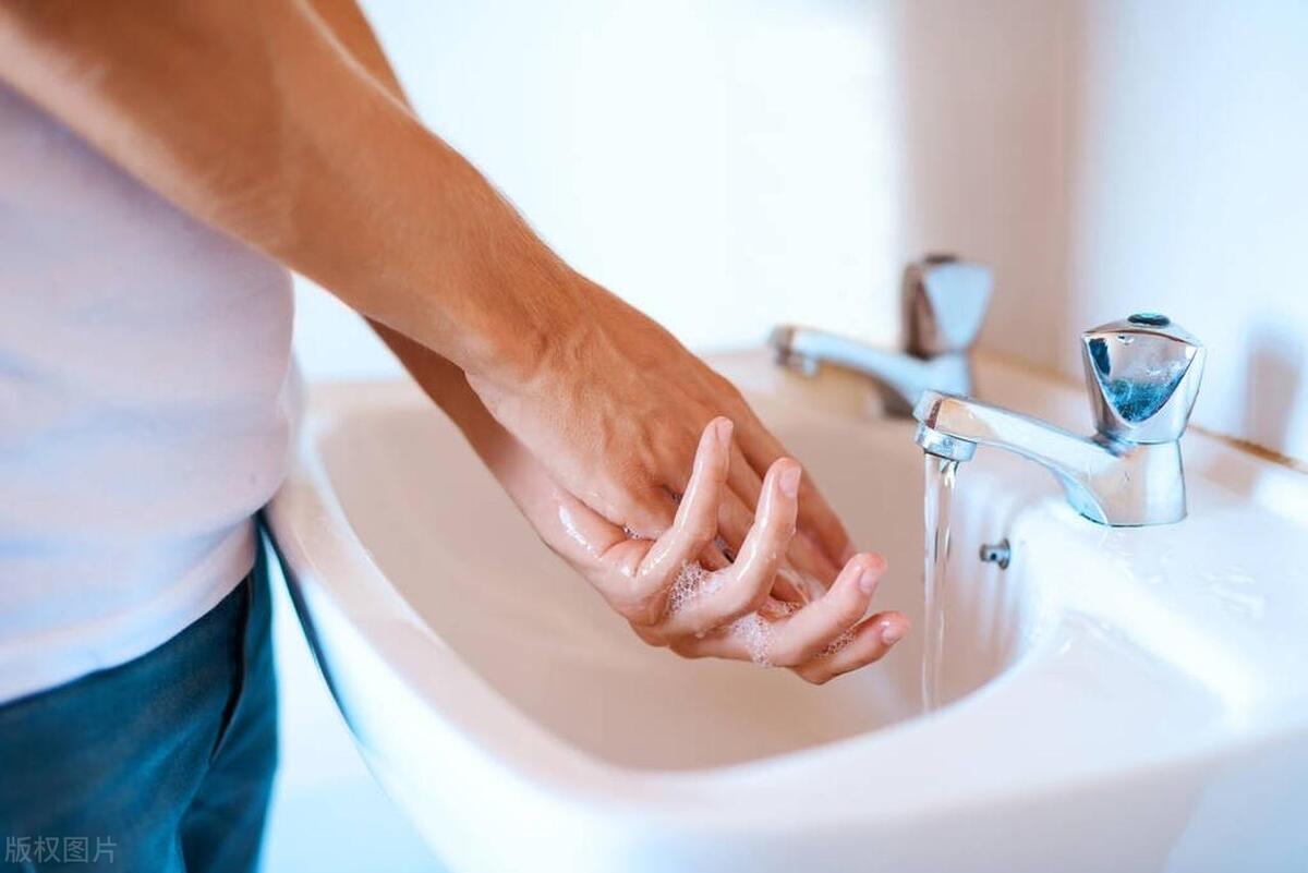 一位单身女青年的疑问：同房时，男人尿尿和射精会同时发生吗？