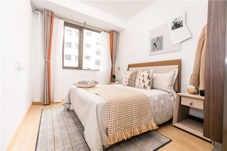 主卧床头不靠卫生间装修,床头三不靠五不摆是什么意思