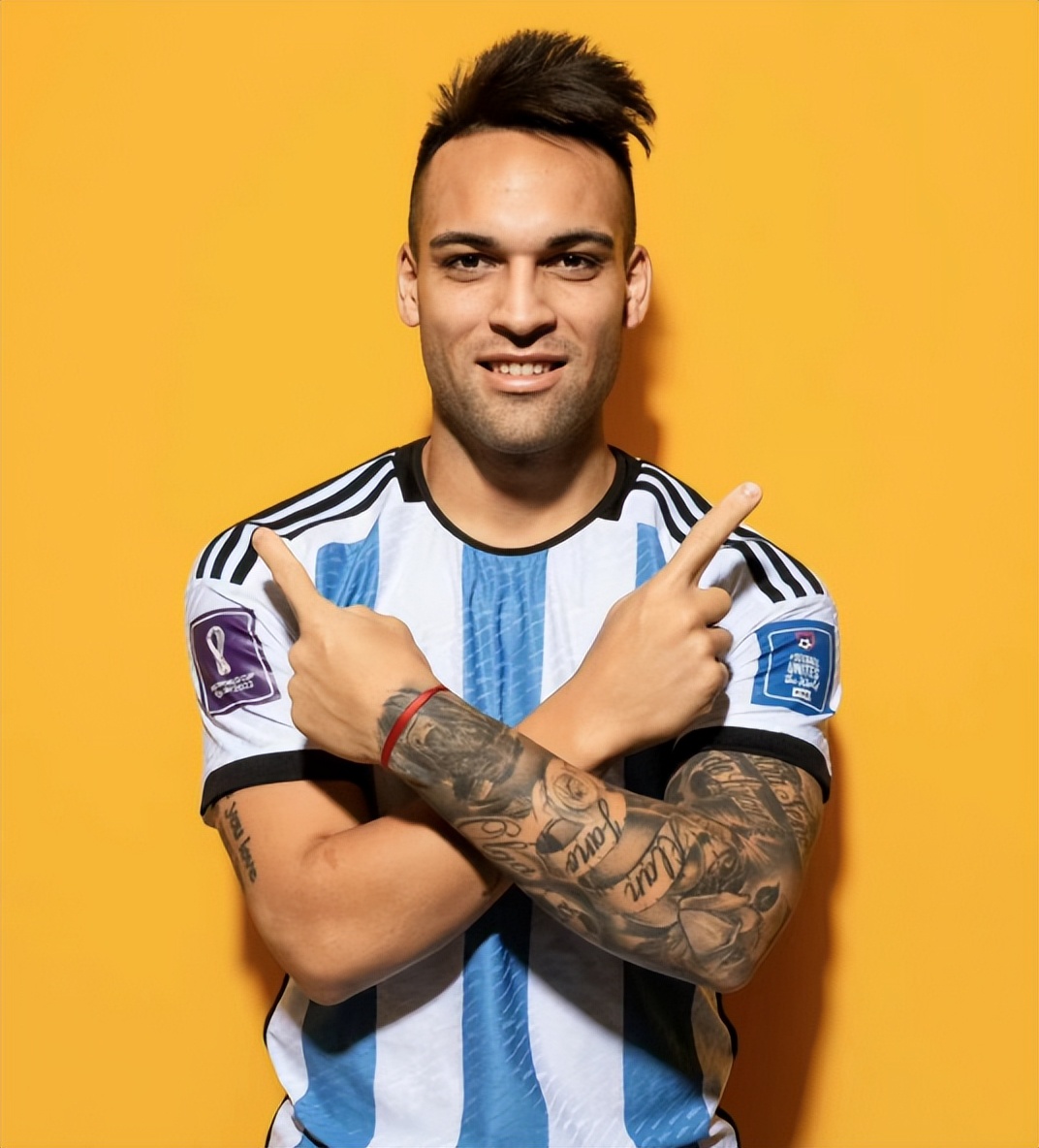 现役世界足球第一人姆巴佩,足坛第一前锋哈兰德和姆巴佩