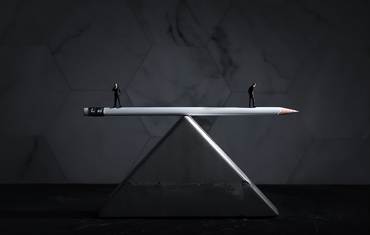 39岁女子被女法官抓伤面部,法官被抓伤