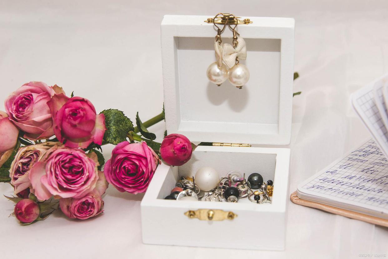 女神节送职工什么礼物最合适,正在追的女孩过女神节送什么礼物