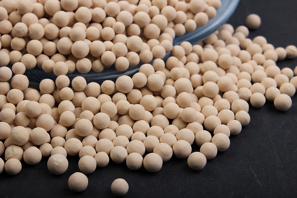 中空玻璃隔铝条为什么有小孔,中空玻璃出现白色结晶斑点