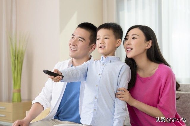 外甥患病大姐让我给10万，我刚想答应，老婆指了指门口，我给1000