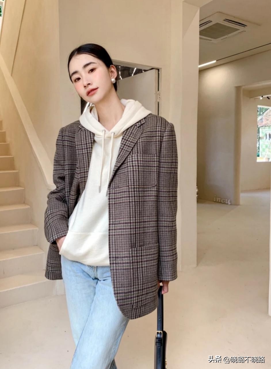 西装与卫衣的搭配是什么风,连帽卫衣西装外套怎么搭配