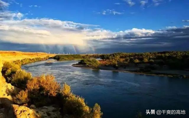 诗界｜郁笛：一滴水，盈满了旷世的漂泊