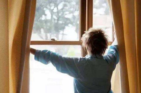 天气转凉要注意取暖,天气潮湿开窗通风的正确方法