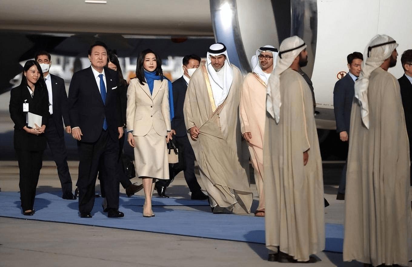 尹锡悦当选韩国总统你怎么看,韩国总统尹锡悦卑躬屈膝图片