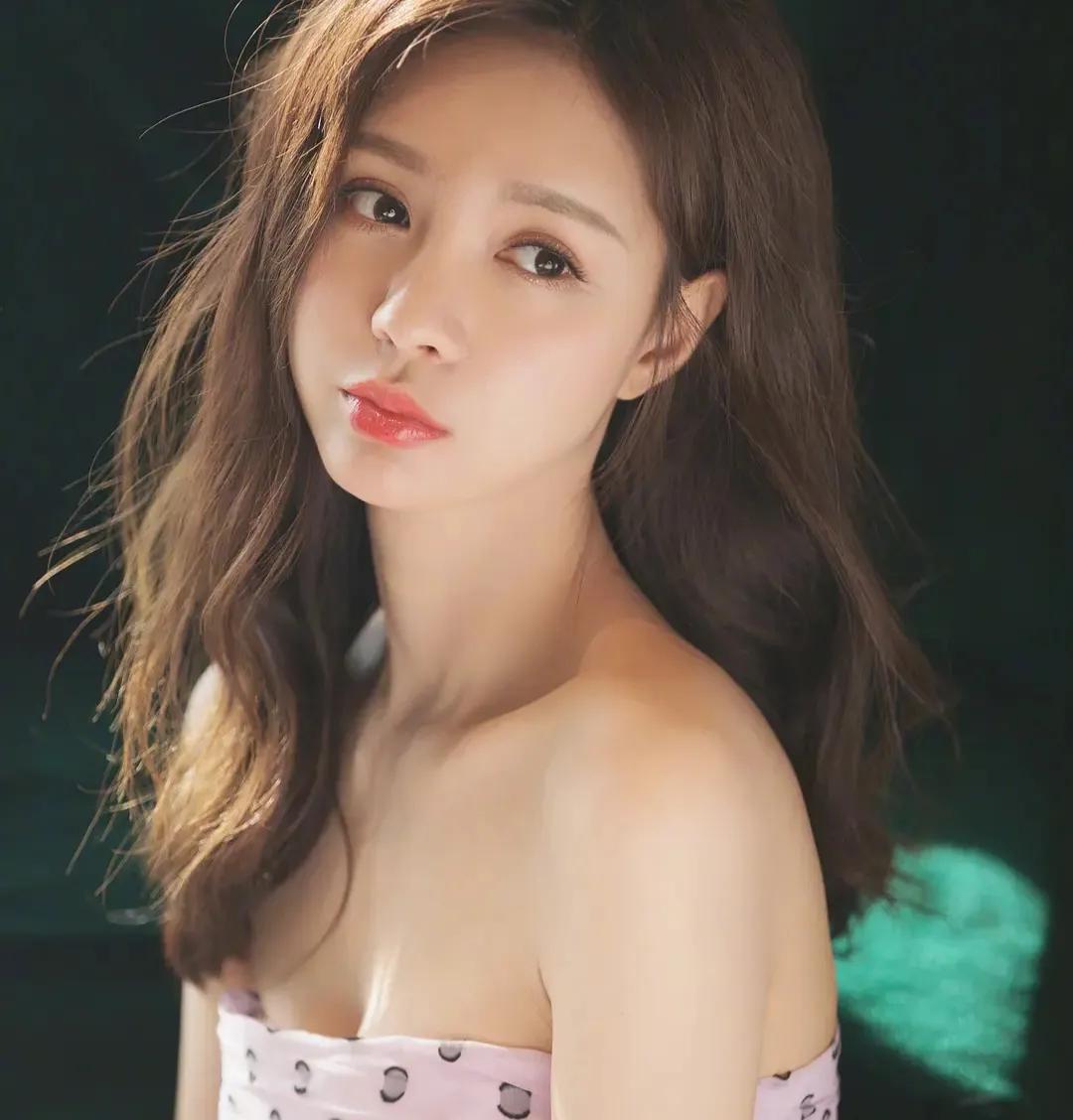 年年被催婚年年没结婚,年年最后嫁给谁了