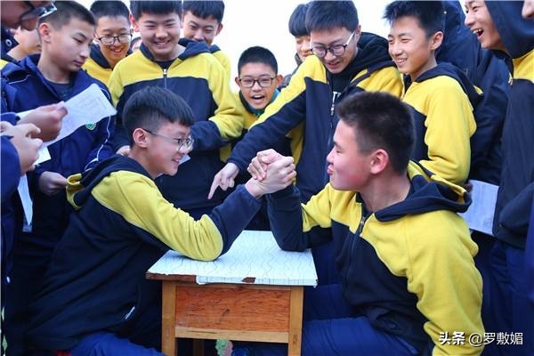 高中生掰手腕骨折责任怎么分,高中生掰手腕骨折谁负责