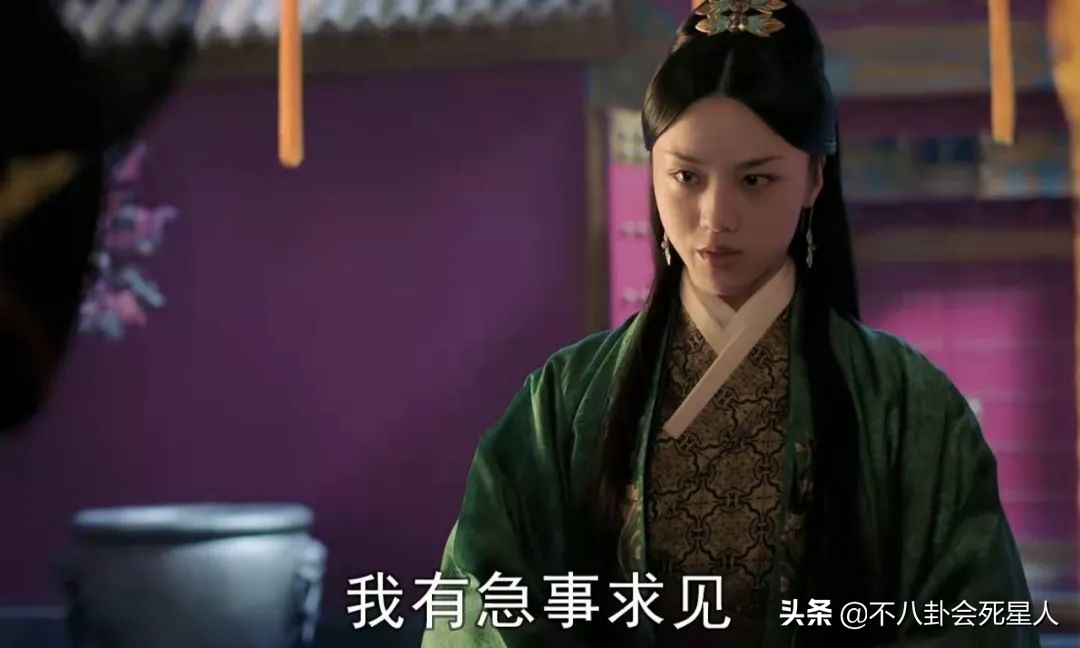 单眼斜视的明星,三白斗鸡眼