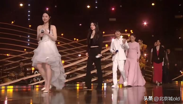 谷建芬音乐会周深完整版,周深与谷建芬第一次见面的视频