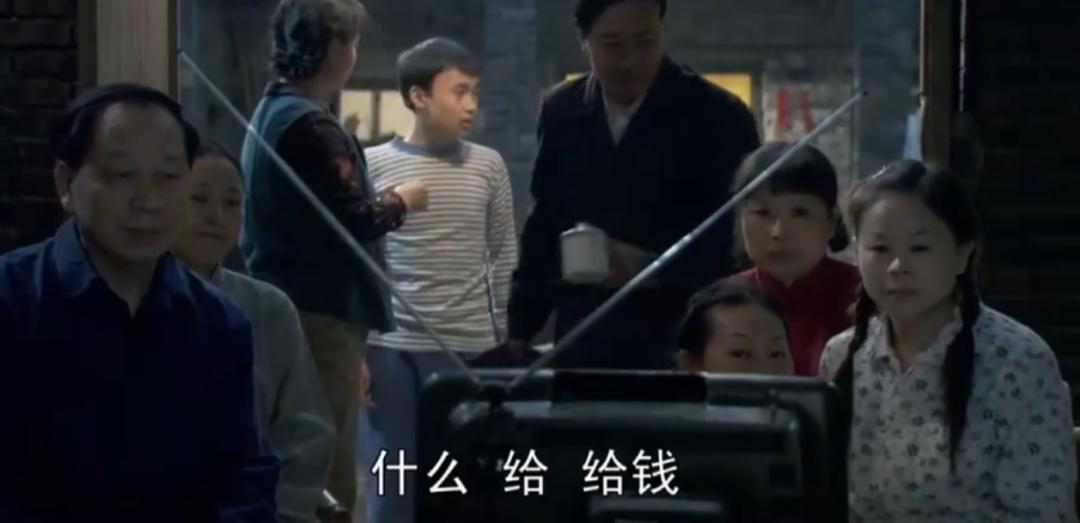 现在电视太复杂老人不会用,现在的电视机什么也看不了