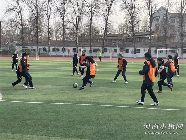 开封市五一路第二小学足球队比赛,开封市2017年校园足球比赛