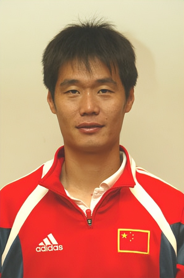 青岛足球教练李霄鹏,李霄鹏鲁能换帅视频