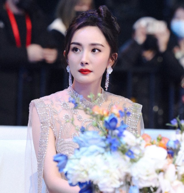 杨幂“拔牙后遗症”犯了！打脸说整容的人，粉丝：这毛病可以接受