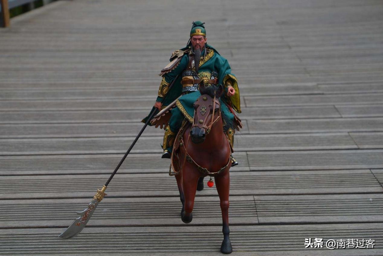 吕布赤兔马与关羽赤兔马,吕布被杀后赤兔马送给关羽