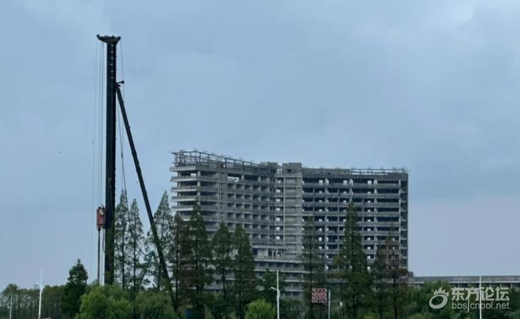 宁波一五星级在建酒店停工多时?网友:建了这么多年有些破坏风景