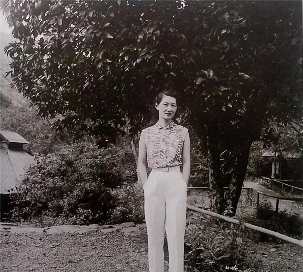 张学良死后宋美龄给他送了几个字,张学良被软禁宋美龄为他做过什么