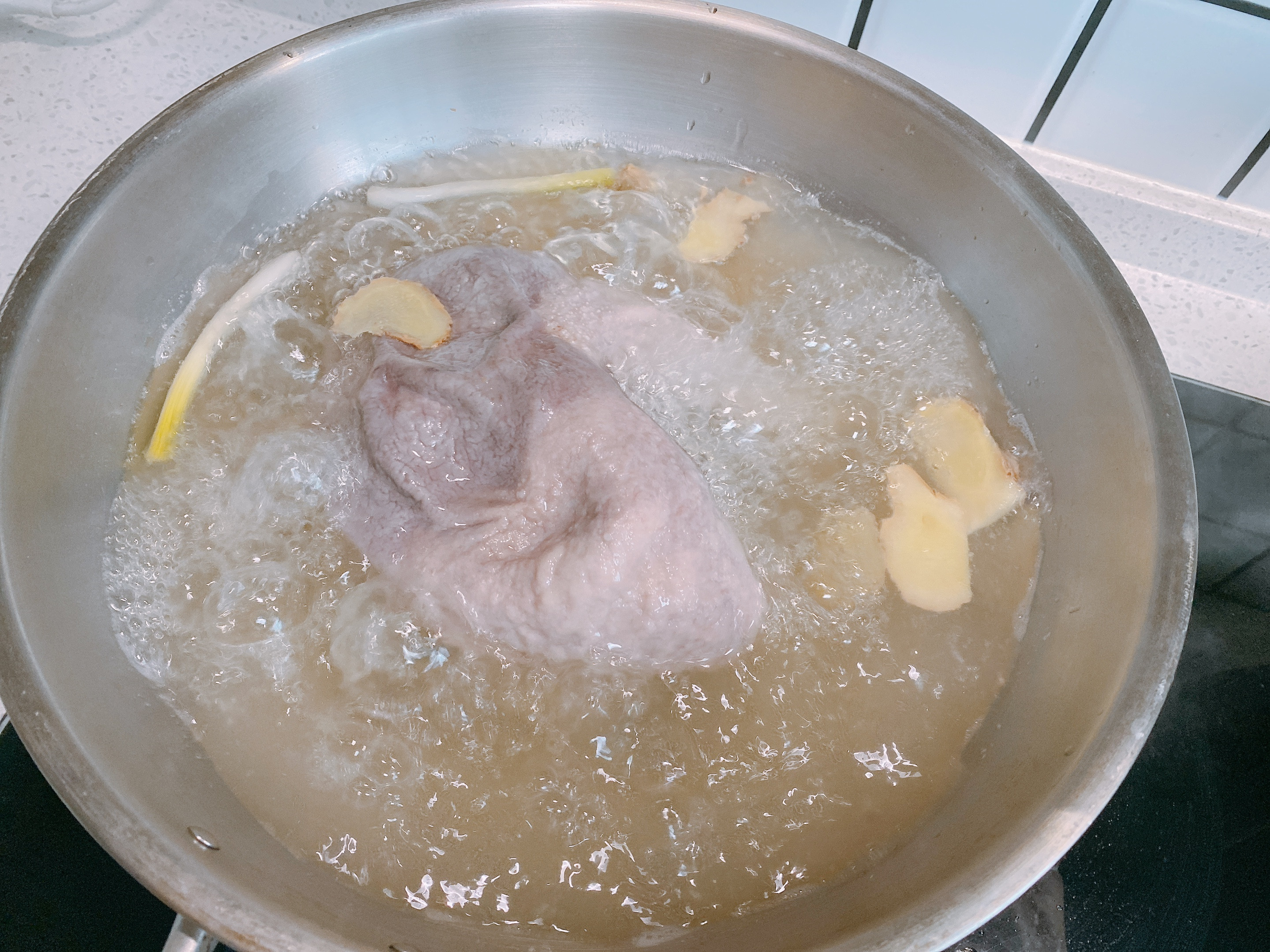 冬天猪肚鸡汤炖什么最补,暖胃驱寒的胡椒猪肚鸡汤