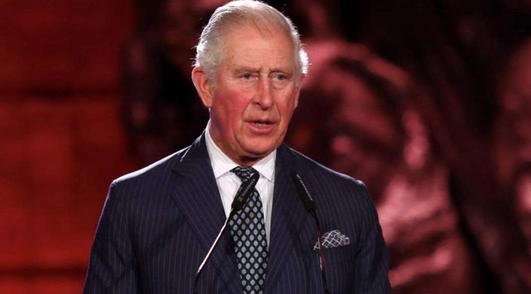 1997年香港回归场景：彭定康仰天含泪，“港督”女儿哭得难以自拔