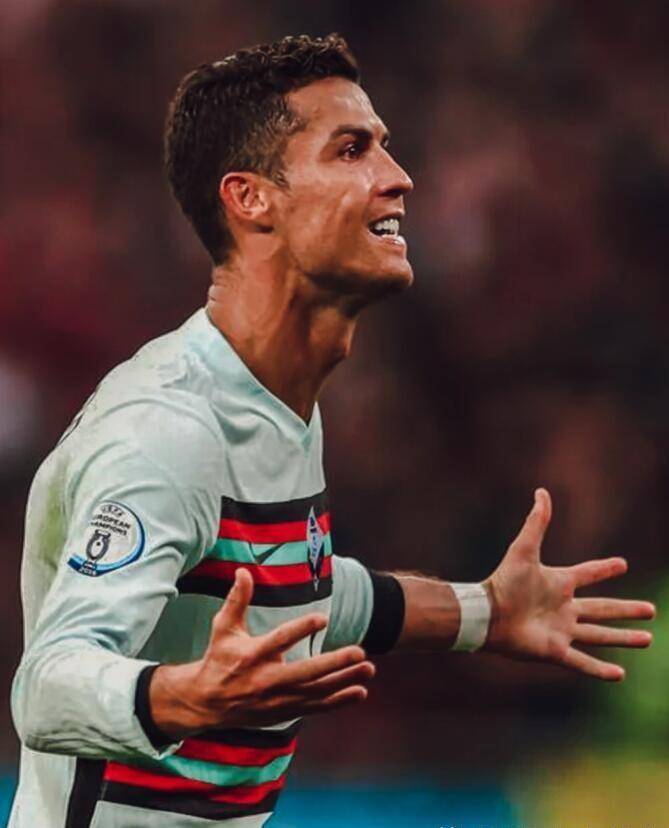 哪一年才是c罗的巅峰时期,c罗最后的巅峰留给了曼联