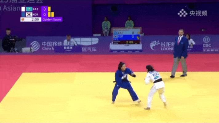 韩国选手打脸对手被罚细节披露,韩国足球员在球员通道被暴打