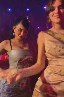 卡戴珊婚礼现场,卡戴珊大姐礼服