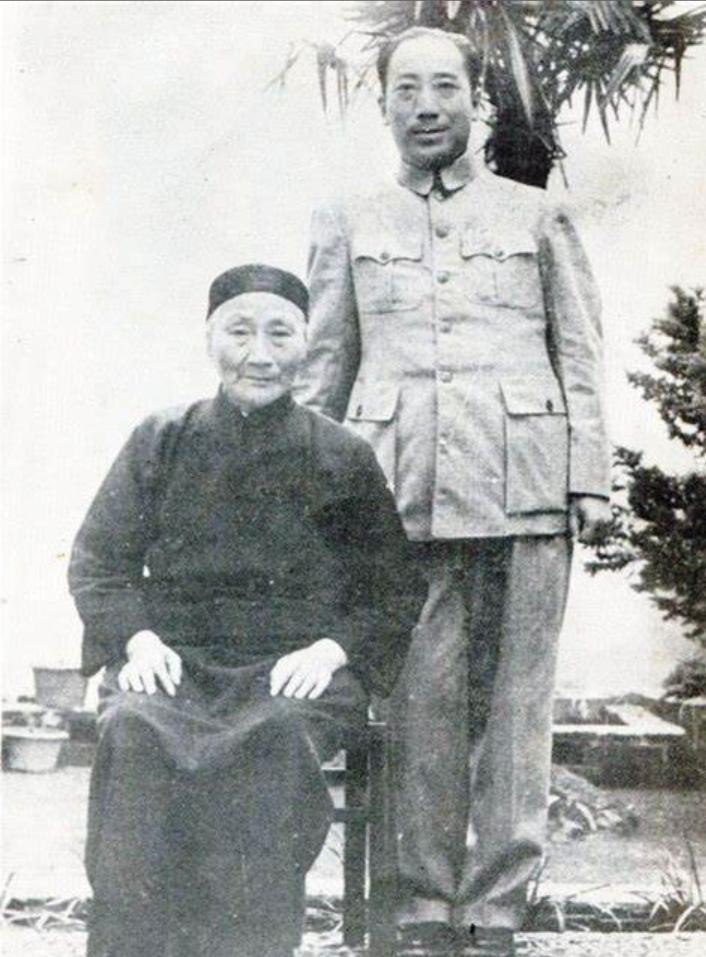 戴笠制定军统特务六*法大**规,却是只准州官放火,不准百姓点灯