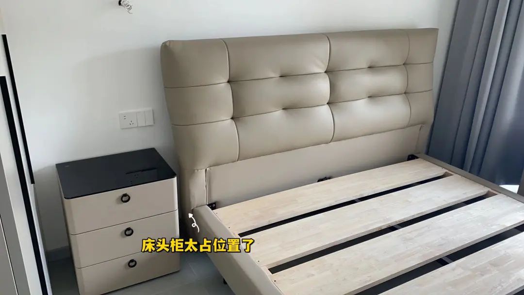 卧室只能放一个床头柜真的不好吗,卧室不放床头柜用什么代替风水