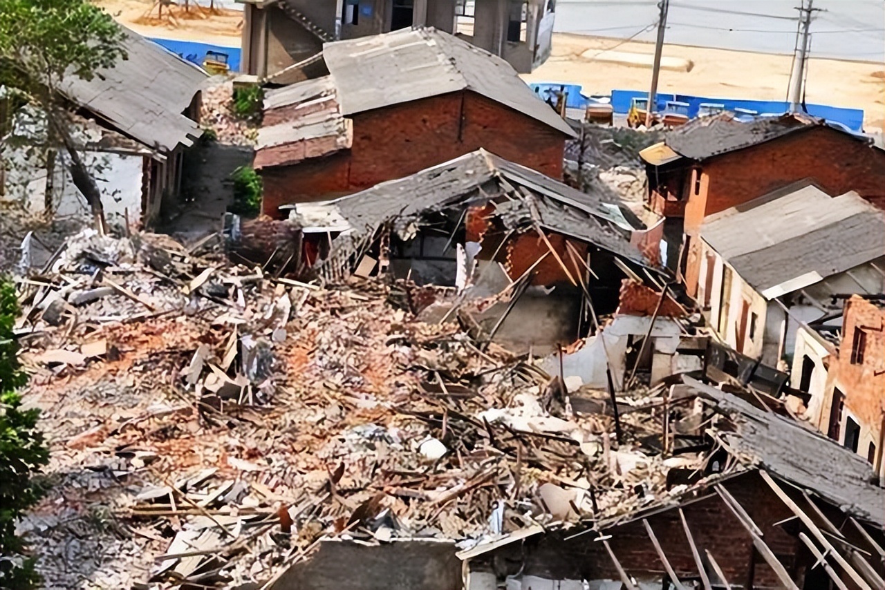 苏州钉子户被豪宅包围荒废,江苏苏州最牛钉子户现在拆了吗