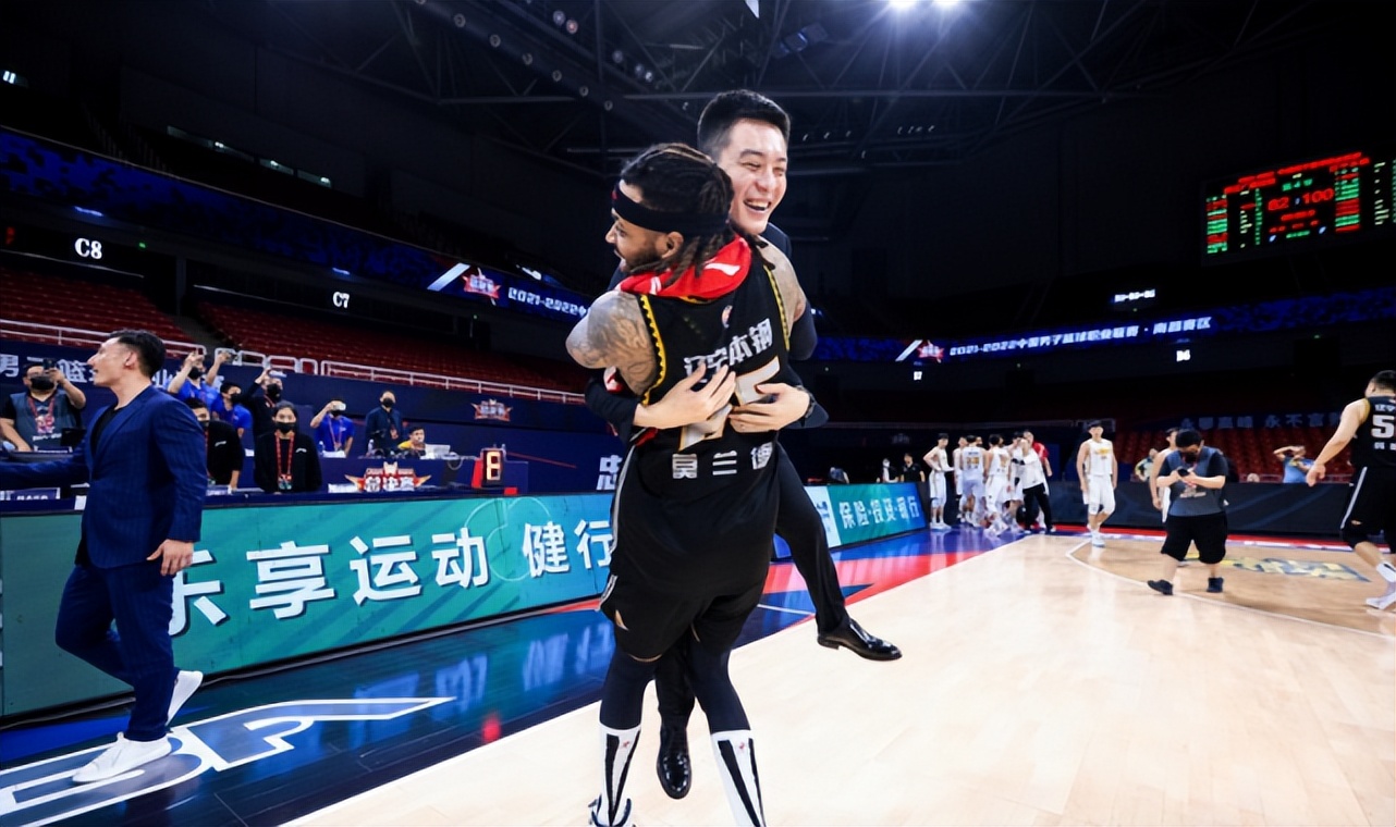 杨鸣最年轻的冠军教练,杨鸣主帅首秀