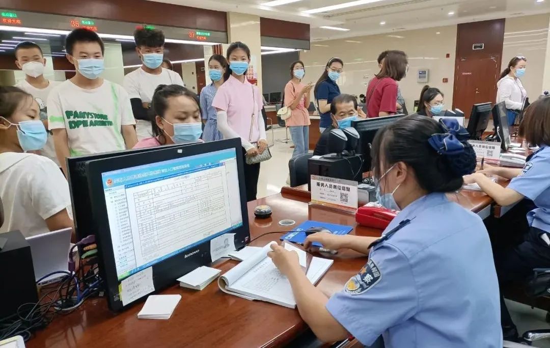 护航户政为考生开辟绿色通道,户政大队为高考学子开辟绿色通道