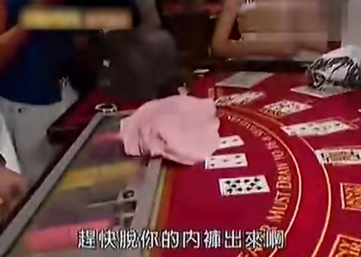 毁三观！陈乔恩满大街找*丸睾**吃、节目上还当众脱奶罩，太疯狂了！