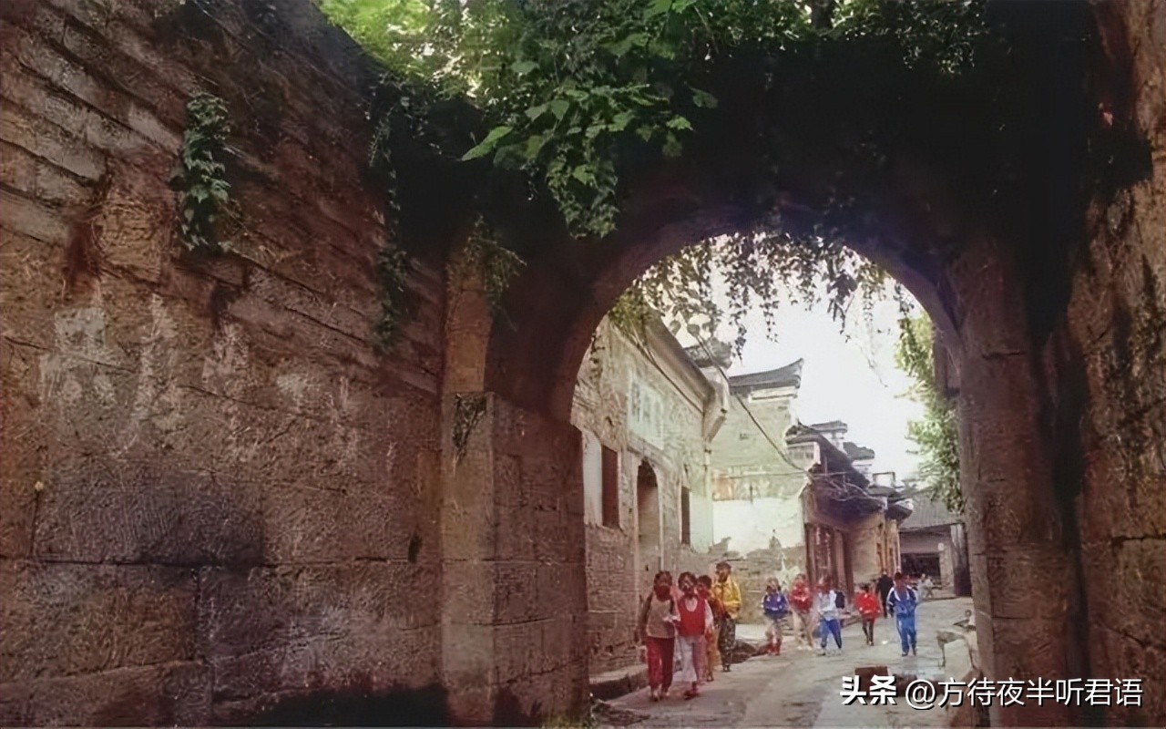 人间梦幻古建筑,仙境云雾缭绕古建筑