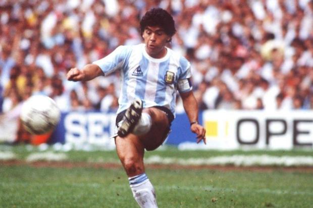 1987年*小平邓**邀请马拉多纳来中国踢球，马拉多纳：没有三亿我不去