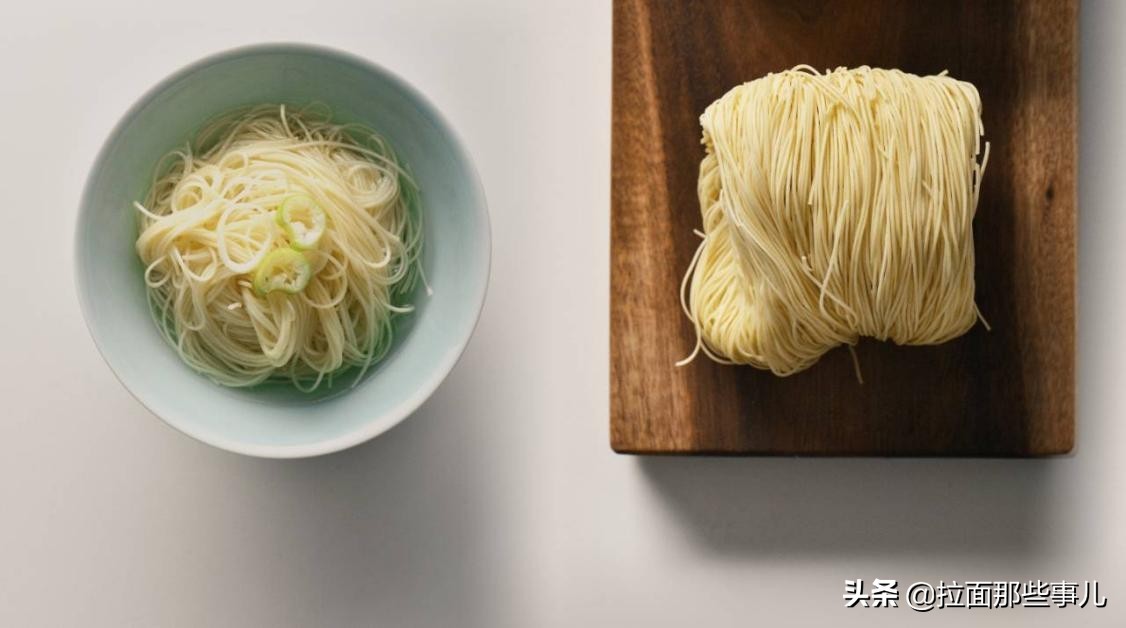 天价面老板亲自拌面,高价面条