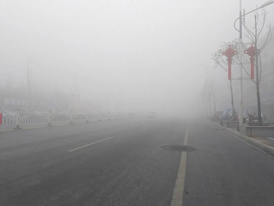 河南省驻马店市汝南县大雾预警,今晨大雾宛如仙境